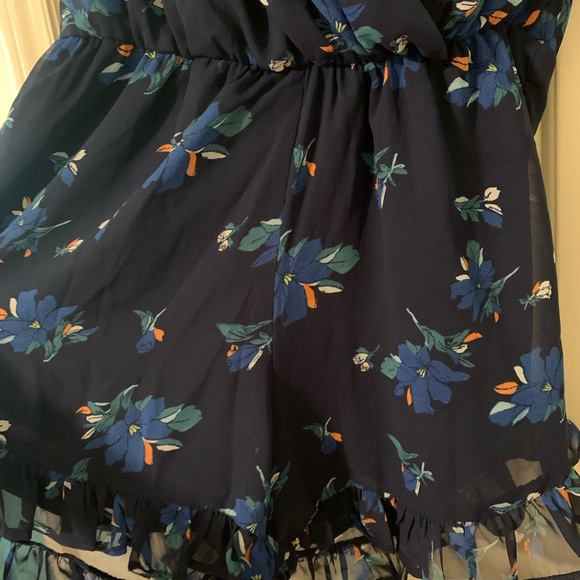 Adorable romper with ruffle trim sz M-L - Picture 2 of 4